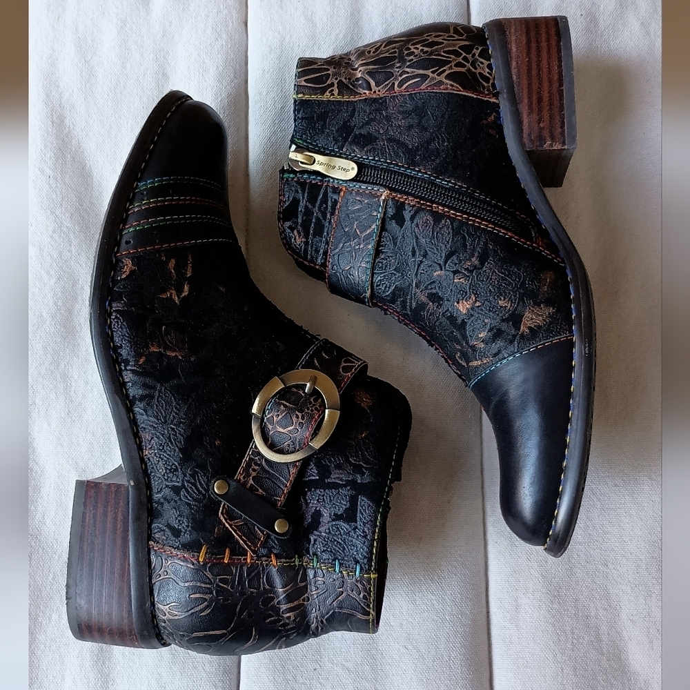 L'ARTISTE Black and Multicolor Ankle Boots_37
